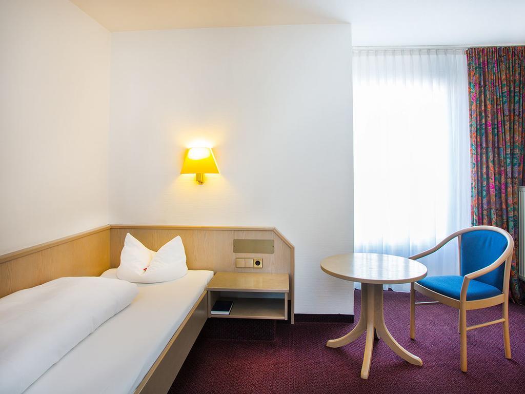 Hotel Kreuz Gaestehaus Und Lauchertbar Mit Terrasse Gammertingen Szoba fotó