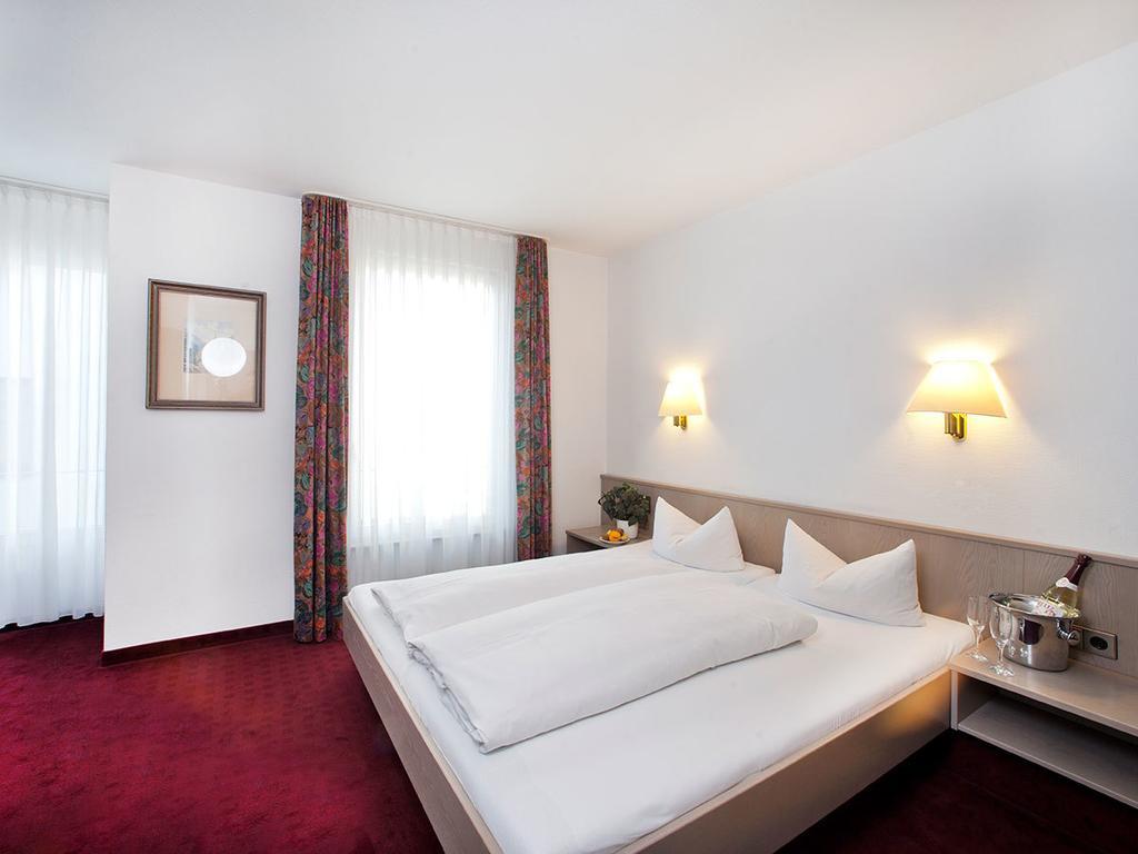 Hotel Kreuz Gaestehaus Und Lauchertbar Mit Terrasse Gammertingen Szoba fotó