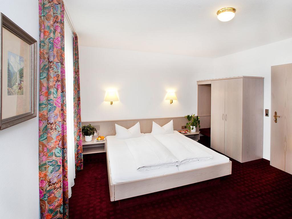 Hotel Kreuz Gaestehaus Und Lauchertbar Mit Terrasse Gammertingen Szoba fotó
