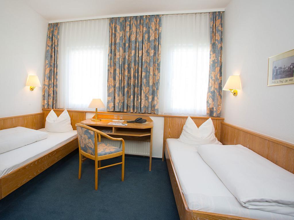 Hotel Kreuz Gaestehaus Und Lauchertbar Mit Terrasse Gammertingen Szoba fotó